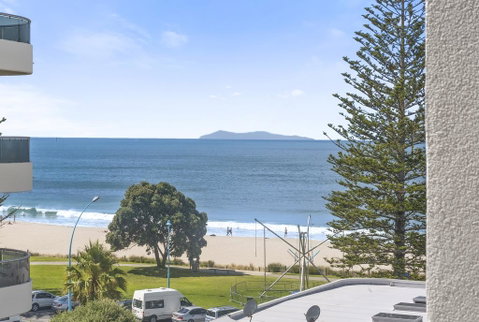 Ocean View Beach Escape - Top Floor Apartment, Mt Maunganui Base - Accommodation New Zealand 1