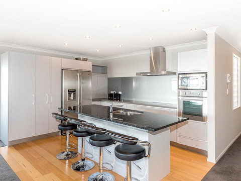 Ocean Views And BBQs - Papamoa Holiday Apartment - Accommodation New Zealand 2