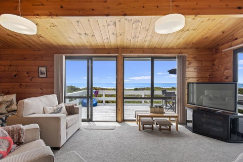Oceanside Bach - Mount Maunganui Holiday Home - Accommodation New Zealand 3