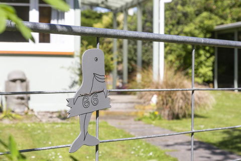 Oceanside Garden - Dunedin Holiday Home - Accommodation New Zealand 3