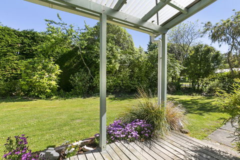 Oceanside Garden - Dunedin Holiday Home - Accommodation New Zealand 2