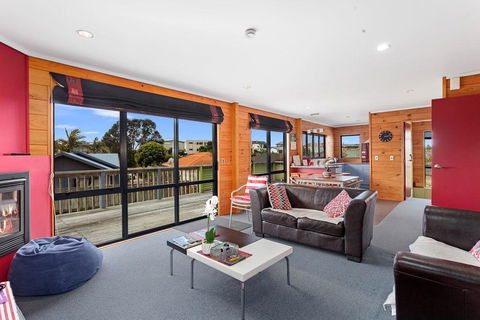 Ohope Sunshine Escape - Ohope Holiday Home - Accommodation New Zealand 0