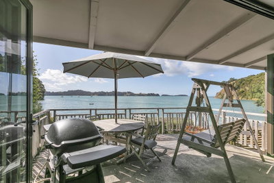 On The Beach - Mahurangi West Holiday Home