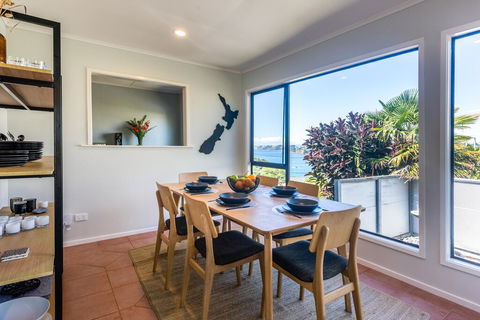 Oneroa Views With Spa Pool - Waiheke Holiday Home - Accommodation New Zealand 1