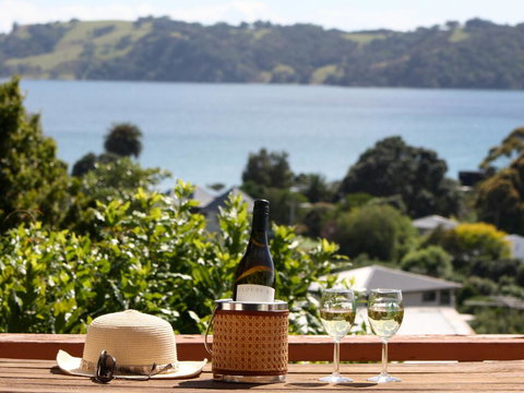 Onetangi Bay Views - Onetangi Holiday Home - Accommodation New Zealand 0