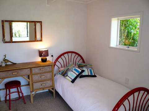 Onetangi Bay Views - Onetangi Holiday Home - Accommodation New Zealand 2