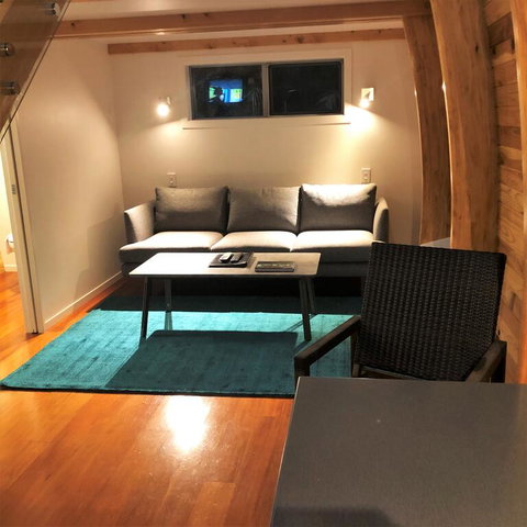 Onetangi Chalet - Accommodation New Zealand 3