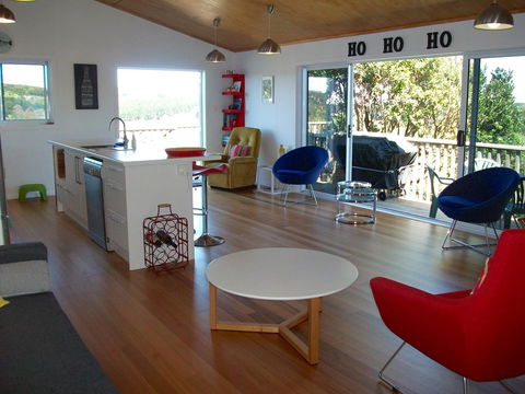 Onetangi Haven - Onetangi Holiday Home - Accommodation New Zealand 0