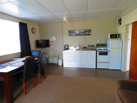Opunake Motel And Backpackers Lodge - Accommodation New Zealand 2