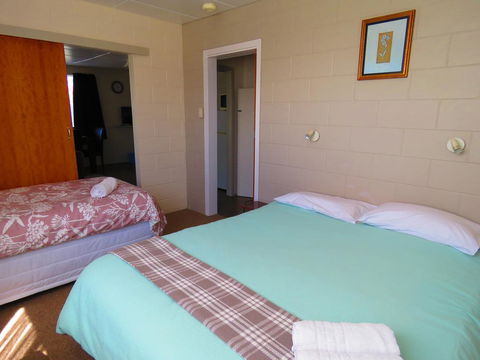 Opunake Motel And Backpackers Lodge - Accommodation New Zealand 1