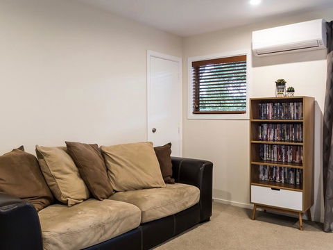Paradise Escape - Waikawa Holiday Home - Accommodation New Zealand 2