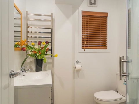 Paradise Escape - Waikawa Holiday Home - Accommodation New Zealand 3