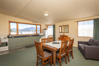 Parklane House - Te Anau Holiday Home