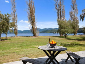 Peaceful Poplars - Kuratau Holiday Home