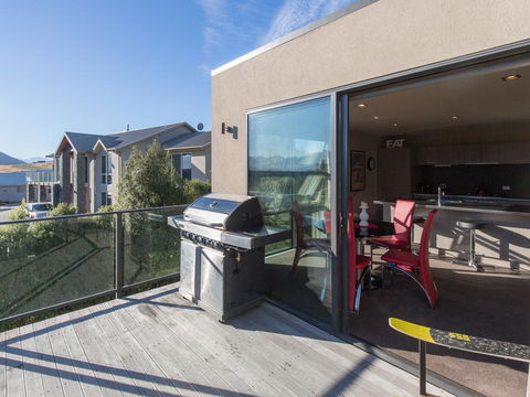 Picture Perfect - Wanaka Holiday Home - Accommodation New Zealand 3
