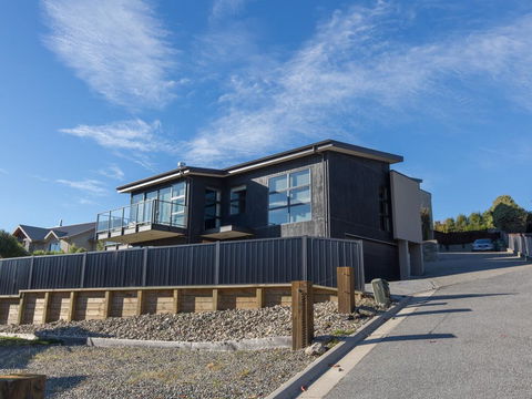 Picture Perfect - Wanaka Holiday Home - Accommodation New Zealand 2
