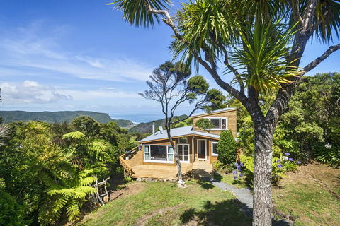Piha - City Escape, Piha Holiday Home - Accommodation New Zealand 0