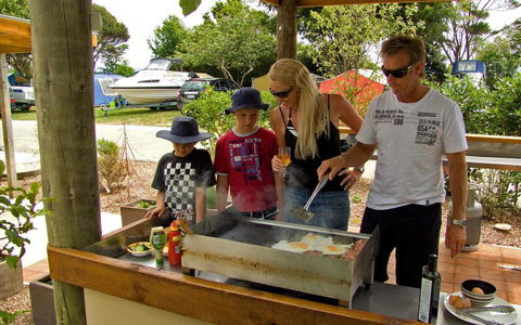 Pohara Beach TOP 10 Holiday Park - Accommodation New Zealand 1