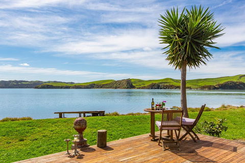 Point Of Difference - Waterfront Raglan Holiday Home - Accommodation New Zealand 0