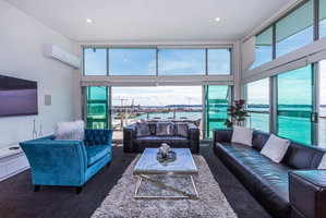 Princes Wharf - Spectacular Harbour View Penthouse