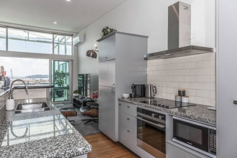Princes Wharf - Superb Waterfront Penthouse - Accommodation New Zealand 1