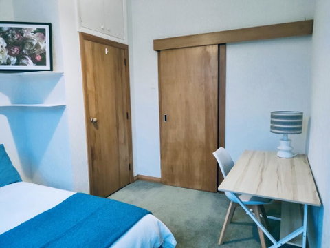 Private Bedroom With Mountain View - Close To City And Ferry - Accommodation New Zealand 2
