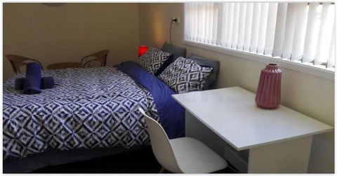 Private Room & Bathroom With A Cozy Queen Bed - Accommodation New Zealand 3