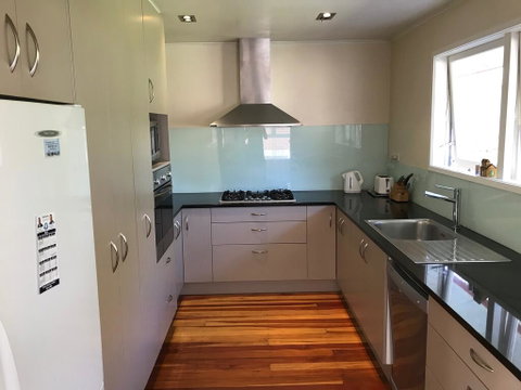 Private Room In Spacious Home Near Auckland Airport - Accommodation New Zealand 3
