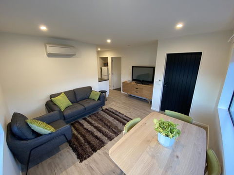 Private Unit With Stunning Lake Views - Accommodation New Zealand 3