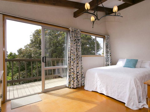 Pukawa Views - Pukawa Bay Bach - Accommodation New Zealand 3