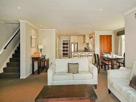 Putt It At Pauanui - Pauanui Holiday Home - Accommodation New Zealand 3