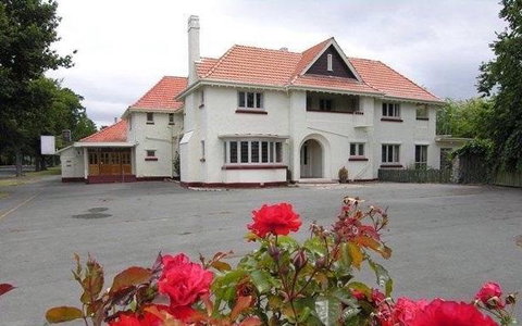 Queens Lodge Waimate - Accommodation New Zealand 1