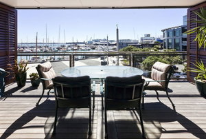 QV Lavish Waterfront Apartment