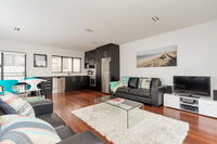 QV Modern 3 Level Sunny Townhouse 640