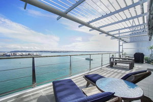 QV Waterfront Apt with AC Wifi and Parking 941