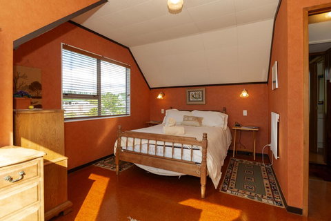 Raines Retreat With Spa - Taipa Beach Bach - Accommodation New Zealand 1