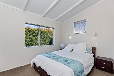 Range Beach Retreat - Papamoa Holiday Home - Accommodation New Zealand 3
