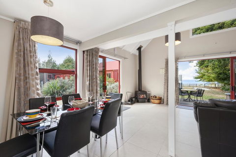 Red Barn - Kuratau Holiday Home - Accommodation New Zealand 2