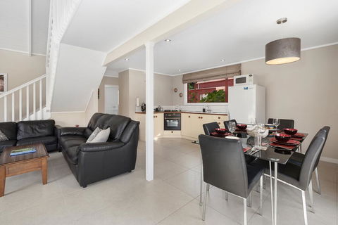 Red Barn - Kuratau Holiday Home - Accommodation New Zealand 3