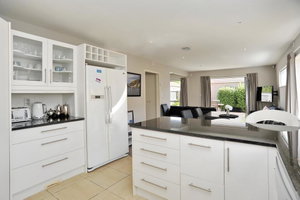 Regents Villa B - Christchurch Holiday Homes