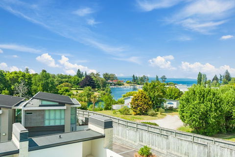 Relax Harbourside Taupo - Accommodation New Zealand 1