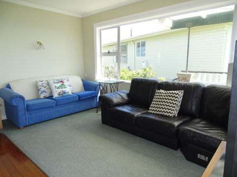 Relax In Lovely Riverton - Accommodation New Zealand 2