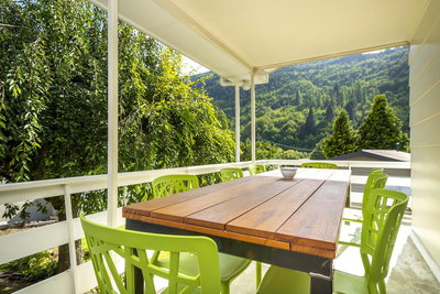 Relaxed Arrowtown Stay Minutes From Town Center