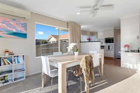 Relaxed Coastal Family House - Accommodation New Zealand 2