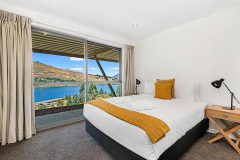 Remarkable Views On Goldrush Way - Queenstown Holiday Home - Accommodation New Zealand 3
