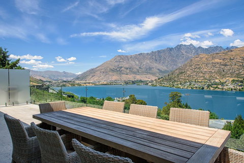 Remarkable Views On Goldrush Way - Queenstown Holiday Home - Accommodation New Zealand 1