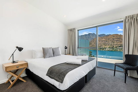 Remarkable Views On Goldrush Way - Queenstown Holiday Home - Accommodation New Zealand 2