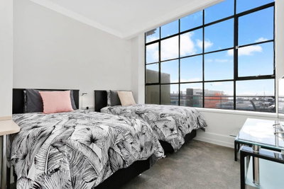Renovated Apt With Huge Deck And Car Park