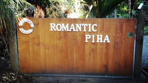 Romantic Piha - Accommodation New Zealand 1