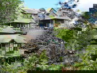 Grafton Cottage  Chalets